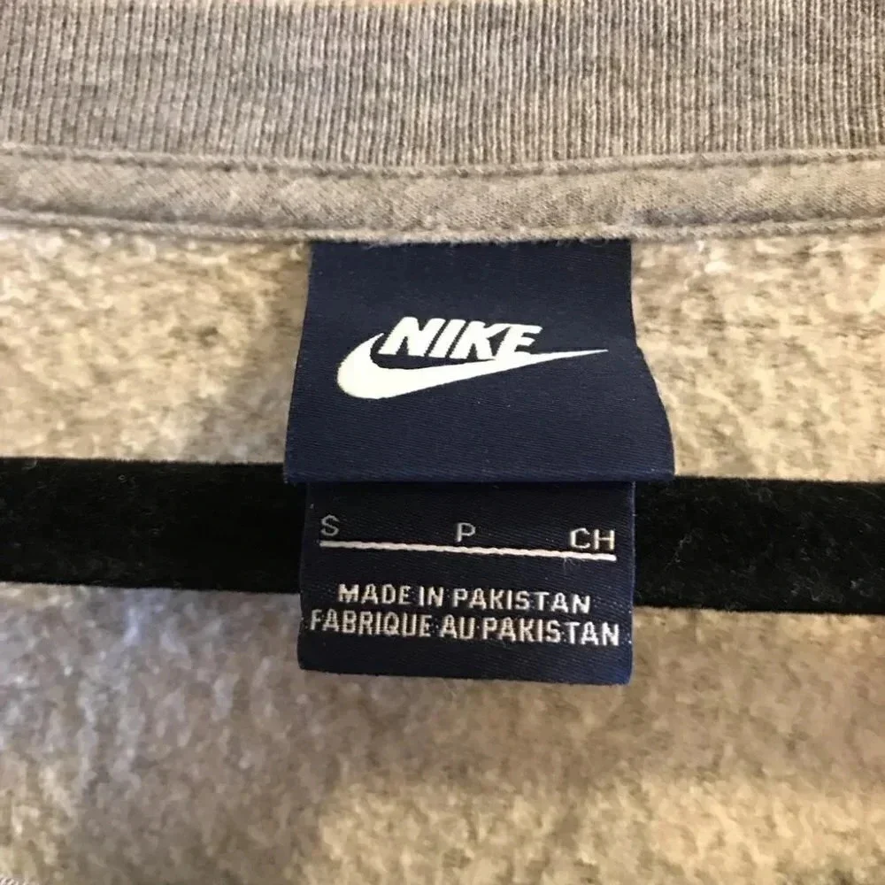 Nike Grey Spell Out Pullover Sweatshirt Women’s Size Small
